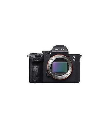Cámara mirrorless Sony Alpha 7 III con objetivo 28-70mm OSS