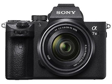 Cámara mirrorless Sony Alpha 7 III con objetivo 28-70mm OSS