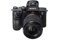 Cámara mirrorless Sony Alpha 7 III con objetivo 28-70mm OSS