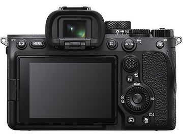 Cámara mirrorless Sony Alpha 7 IV con objetivo 28-70mm OSS