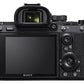 Cámara mirrorless Sony Alpha 7 III con objetivo 28-70mm OSS