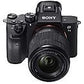Cámara mirrorless Sony Alpha 7 III con objetivo 28-70mm OSS