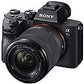 Cámara mirrorless Sony Alpha 7 III con objetivo 28-70mm OSS