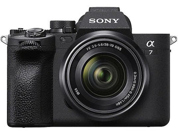 Cámara mirrorless Sony Alpha 7 IV con objetivo 28-70mm OSS